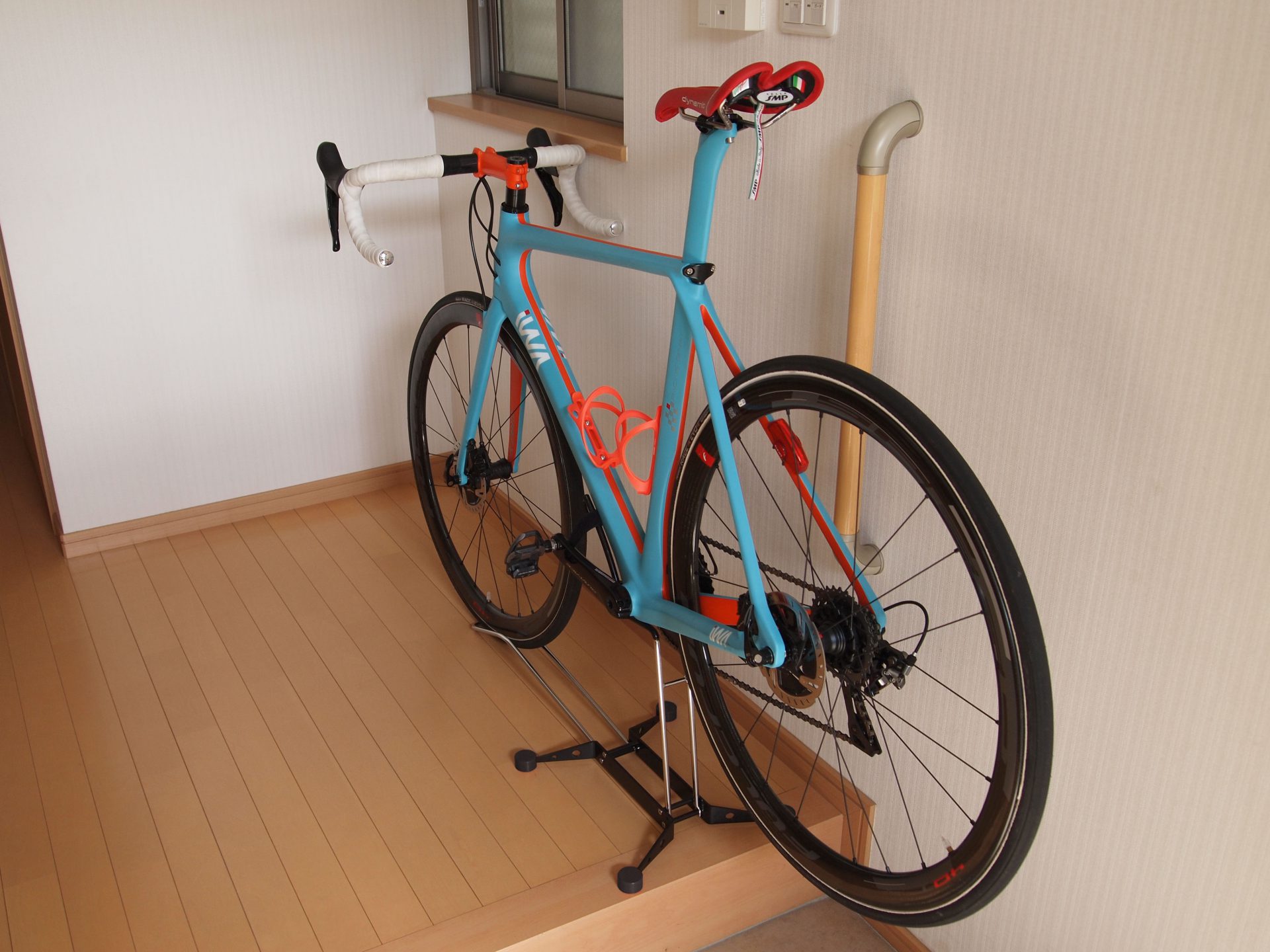 マンション・アパートでのロードバイク室内保管｜注意点とおすすめの 